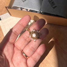 Load image into Gallery viewer, Salugso Shell Charm