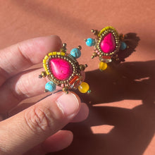 Load image into Gallery viewer, Pintig earrings